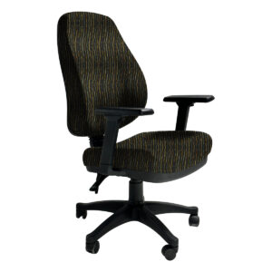 Silla de oficina ergonómica con respaldo ajustable y ruedas para oficina moderna.
