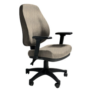 Silla de oficina ergonómica con respaldo acolchado y ruedas para oficina moderna.