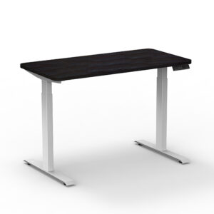 Escritorio de oficina con superficie de madera oscura y estructura blanca ajustable para espacios de.