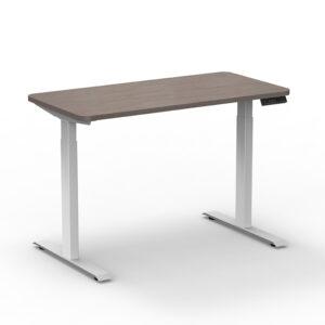 Escritorio de oficina ajustable en altura con superficie de madera y estructura metálica blanca.