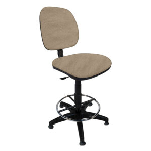 Silla de oficina ergonómica con respaldo y asiento acolchonados, ideal para espacios de trabajo en c.