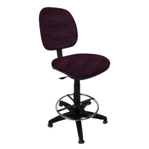 Silla de oficina ergonómica con respaldo y asiento acolchonados, ideal para espacios de trabajo en c.