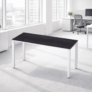 Mesa de oficina moderna con superficie de madera oscura y estructura blanca para espacios laborales.