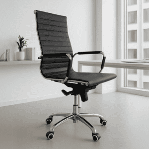 Silla de oficina ergonómica negra en espacio de oficina moderna y minimalista.