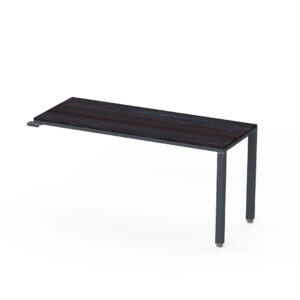 Mesa de oficina moderna con superficie de madera oscura y estructura metálica para espacios de traba.