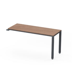 Mesa de oficina moderna con superficie de madera y estructura metálica para espacios de trabajo.