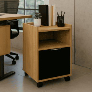 Mueble de oficina con ruedas, estantería y espacio para archivos en ambiente moderno.