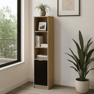 Estantería de madera en espacio interior con plantas y libros.