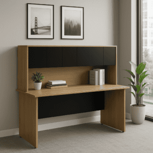 Escritorio de oficina con estantería y plantas decorativas para espacios de trabajo elegantes y func.