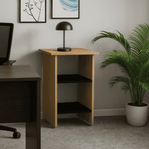Lámpara de escritorio y mueble de oficina con planta decorativa en espacio moderno.