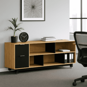 Estante de oficina moderna con almacenamiento en negro y madera, decorado con planta y reloj.