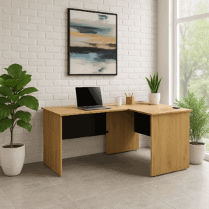 Escritorio de oficina en un espacio luminoso con plantas y decoración moderna, ideal para trabajo pr.