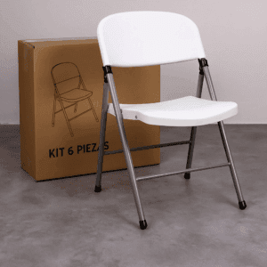 Silla plegable blanca para oficina y eventos, fácil de transportar y almacenar. Ideal para espacios.