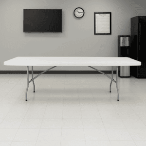Mesa de oficina blanca en un entorno profesional y ordenado.