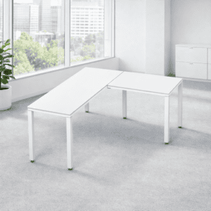 Mesa de oficina moderna y funcional en espacio luminoso y minimalista.