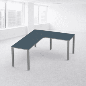 Mesa de oficina en forma de L, ideal para espacios de trabajo modernos y eficientes.