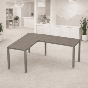 Mesa de oficina en forma de L para espacios de trabajo modernos y funcionales.