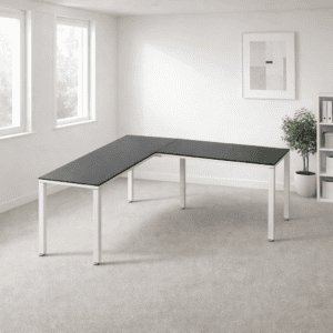 Mesa de oficina en espacio minimalista y moderno.