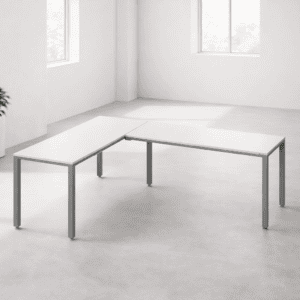 Mesa de oficina blanca con diseño simple y funcional en un ambiente de oficina.