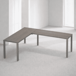 Mesa de oficina en forma de L, ideal para espacios de trabajo modernos y eficientes.