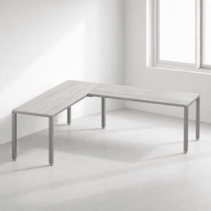 Mesa de oficina en color claro con estructura metálica, ideal para espacios de trabajo.