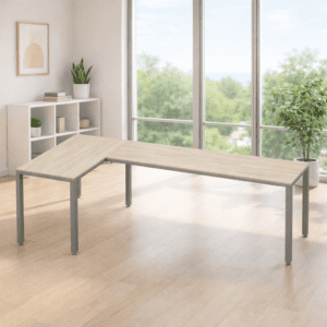Mesa de oficina moderna y funcional en espacio luminoso con vista a la naturaleza.