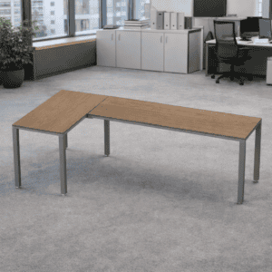 Mesa de oficina moderna y funcional para espacios de trabajo colaborativos.