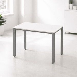 Mesa de oficina moderna y minimalista en espacio luminoso y limpio.