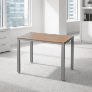 Mesa de oficina moderna con superficie de madera y estructura metálica para espacios laborales.