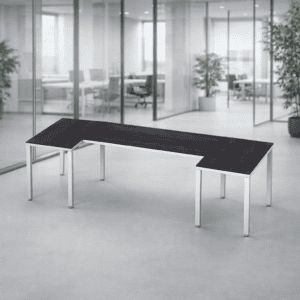 Mesa de oficina moderna en espacio de trabajo abierto, diseño funcional y elegante.