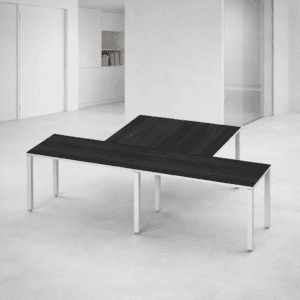 Mesas de oficina modulares en diseño minimalista y funcional.