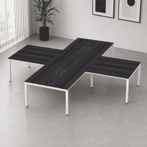 Mesa de oficina en forma de cruz, ideal para espacios de trabajo colaborativos y reuniones.