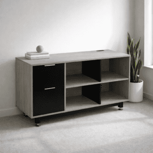 Mueble de oficina con diseño moderno, puertas negras y estantes abiertos para organización eficien.