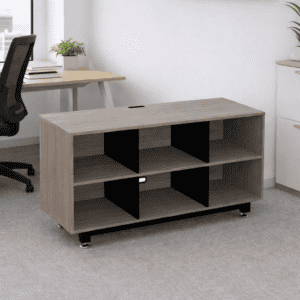 Estantería de oficina moderna con compartimentos negros y estructura de madera gris.