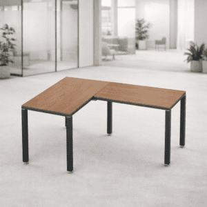 Mesa de oficina en forma de L para espacios de trabajo modernos y funcionales.