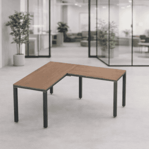 Mesa de oficina moderna y funcional para espacios de trabajo colaborativos.