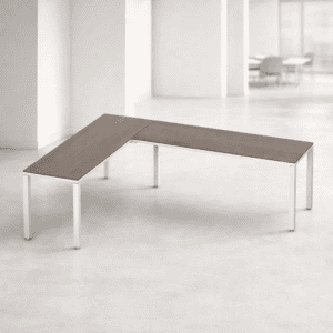 Mesa de oficina en forma de L para espacios de trabajo modernos y funcionales.