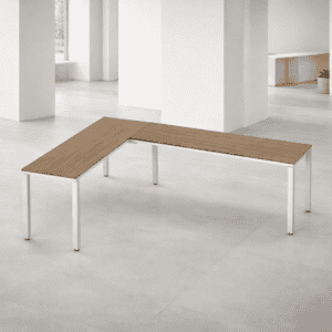 Mesa de oficina en forma de L, moderna y funcional para espacios de trabajo eficientes.