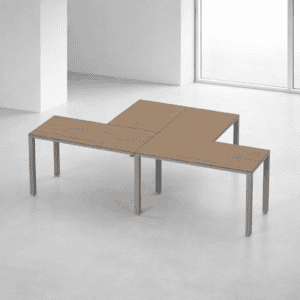 Mesa de oficina moderna con superficie de madera y estructura metálica para espacios de trabajo.