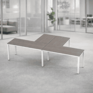 Mesa de oficina moderna y funcional para espacios de trabajo colaborativos.