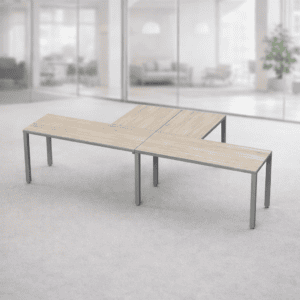 Mesa de oficina moderna y funcional, ideal para oficinas y salas de reuniones.