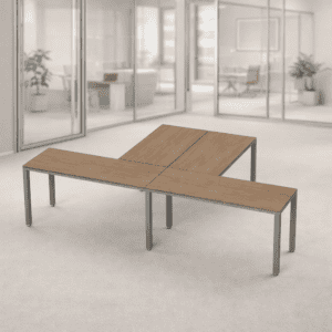 Mesa de oficina modular de madera y metal para espacios de trabajo modernos.