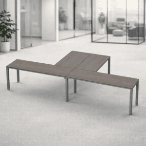 Mesa de oficina moderna y funcional para espacios de trabajo.