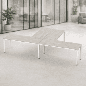 Mesa de oficina moderna y funcional para espacios de trabajo colaborativos.