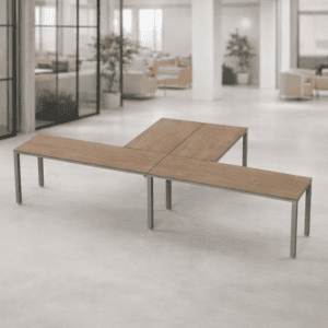 Mesa de oficina moderna y funcional para espacios de trabajo colaborativos.