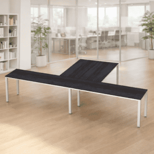Mesa de oficina moderna y ergonómica para espacios de trabajo colaborativos.
