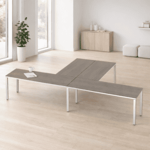 Mesa de oficina moderna y funcional en espacio minimalista y luminoso.