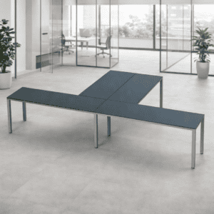 Mesa de oficina moderna y funcional para espacios de trabajo colaborativos.
