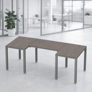 Mesa de oficina en forma de L para espacios de trabajo colaborativos.