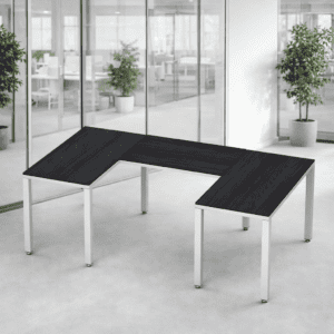 Mesa de oficina en forma de L, ideal para espacios de trabajo colaborativos y oficinas modernas.
